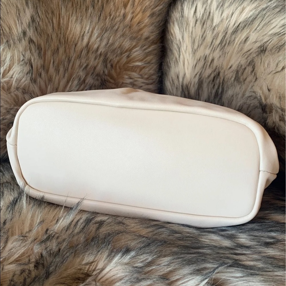The Pouch - Picture 7 of 14
